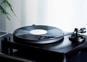 La nouvelle platine AUDIO-TECHNICA AT-LP7X a tous les ingrédients pour convaincre
