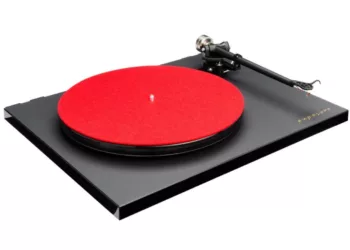EXPOSURE 360 TT : une platine vinyle aux allures de REGA bientôt disponible