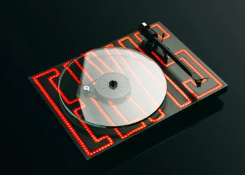 Cette année, PRO-JECT dédie sa platine spéciale à Elvis Presley