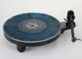 REGA étend le concept du châssis « squelette » à sa platine Replay