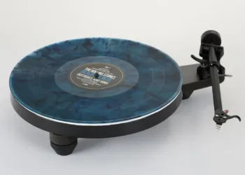 REGA étend le concept du châssis « squelette » à sa platine Replay
