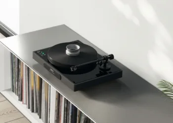 REVOX : la platine T77 est désormais produite en série