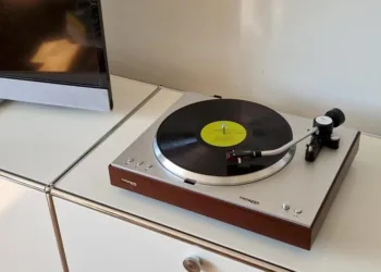 THORENS TD 404 DD lance une nouvelle platine à entraînement direct